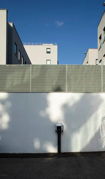 Деталь Небоскребами Фоне Затененной Стены Милане — стоковое фото