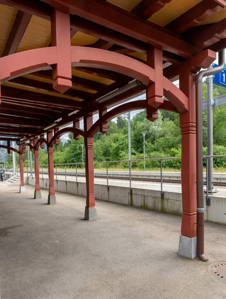 Tipica Piccola Stazione Ferroviaria Svizzera — Foto Stock