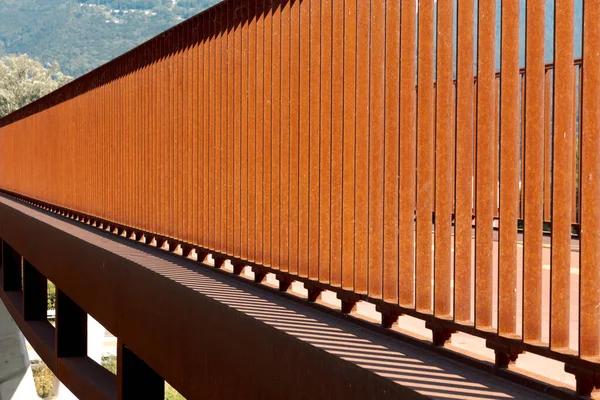 Détail Moderne Rouillé Orange Piéton Couleur Balustrade Pont Vélo Contraste — Photo