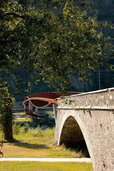 Detalle Moderno Puente Peatonal Bici Oxidado Con Una Parte Antigua — Foto de Stock