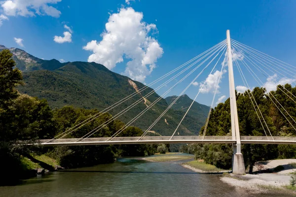 Gångbro Mitt Skogen Vacker Arkitektur Nedan Kan Ticino Floden Evokativt — Stockfoto