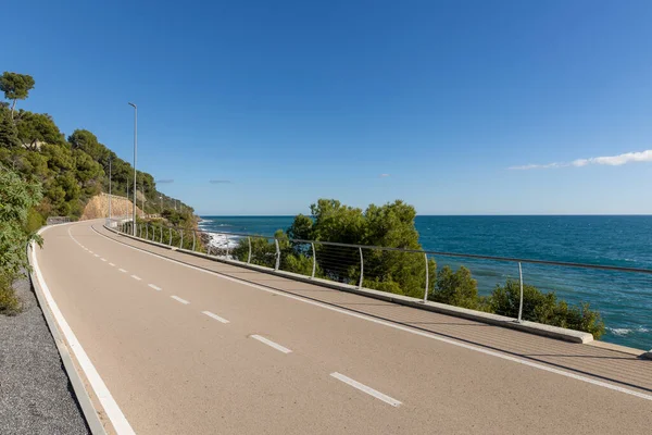 Long Bike Path Overlooking Sea One Beautiful Sunny Day — Stock Photo, Image