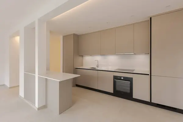 Interior Uma Nova Cozinha Moderna Vazia Bege Marrom Apartamento Vazio Imagem De Stock