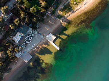 Güneşli bir günde İstanbul 'da prens adasının dul eşi.