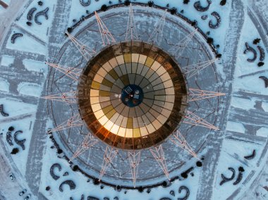 Hava aracı görüntüsü Nur-Sultan, Kazakistan Kazakistan şehir merkezi gökdelenler ve Baiterek Kulesi.