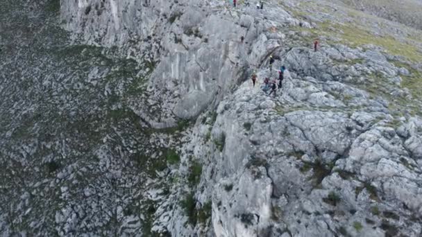 Grupo Turistas Está Escalando Ferrata Mostar Bosnia Herzegovina — Vídeos de Stock