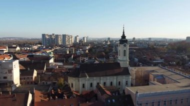 Zemum ilçesi, Belgrad, Sırbistan ve Avrupa üzerindeki İHA uçuşu gün batımında.