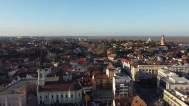 Zemum ilçesi, Belgrad, Sırbistan ve Avrupa üzerindeki İHA uçuşu gün batımında.