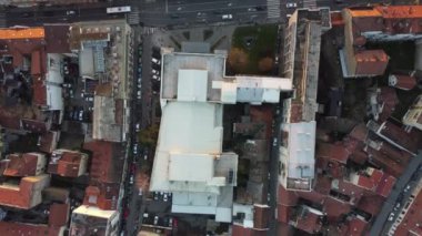 Zemum ilçesi, Belgrad, Sırbistan ve Avrupa üzerindeki İHA uçuşu gün batımında.