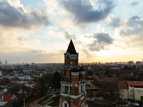 Zemum ilçesi, Belgrad, Sırbistan ve Avrupa üzerindeki İHA uçuşu gün batımında.