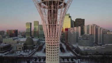 Hava aracı görüntüsü Nur-Sultan, Kazakistan Kazakistan şehir merkezi gökdelenler ve Baiterek Kulesi