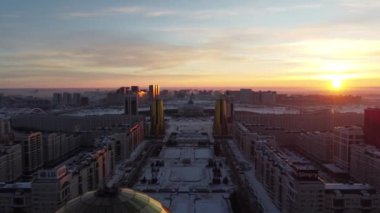 Hava aracı görüntüsü Nur-Sultan, Kazakistan Kazakistan şehir merkezi gökdelenler ve Baiterek Kulesi