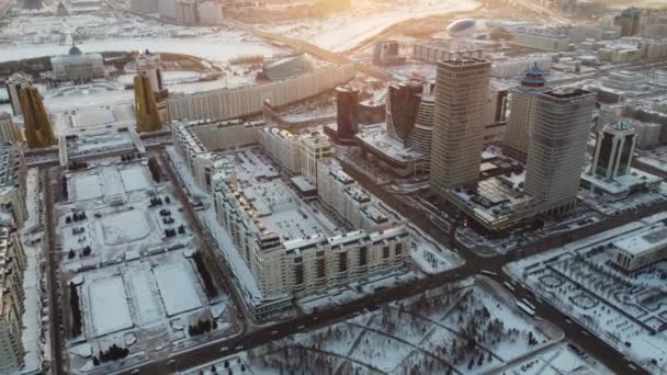 空中ドローンビュー スルタン カザフスタン カザフスタン シティーセンター 高層ビルとバイテレク タワー — ストック動画