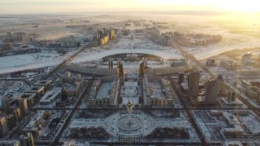 Hava aracı görüntüsü Nur-Sultan, Kazakistan Kazakistan şehir merkezi gökdelenler ve Baiterek Kulesi