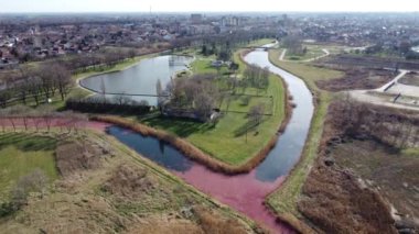 Eski Göl üzerindeki İHA uçuşu, Staro Jezero: Sırplar, Kikinda kenti, Sırbistan ve Avrupa