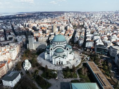 Belgrad kentinde kurulan St. Sava Tapınağı 'nın insansız hava aracı görüntüsü. Dünyanın en büyük ortodoks katedrali. Belgrad, Sırbistan ve Avrupa.