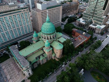 Montreal 'deki Dünya Katedrali Kraliçesi Mary' nin insansız hava aracı görüntüsü. (Katedral Marie-Reine-du-Monde).