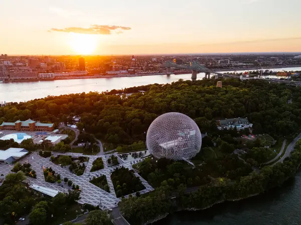 Montreal Biyosfer 'in Montreal, Quebec, Kanada' daki Park Jean-Drapeau 'daki insansız hava aracı görüntüsü