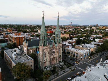 Saint-Edouard Kilisesi 'nin insansız hava aracı görüntüsü Montreal, Quebec, Kanada' da bulunan bir Katolik kilisesidir.