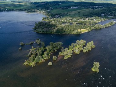 Chambly Kanalı 'nın, kalenin, yat limanının insansız hava aracı görüntüsü