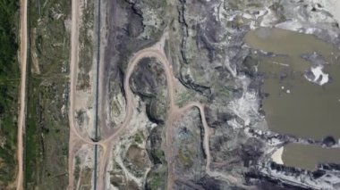4K insansız hava aracı uçuşu: Kolubara kömür madenciliğinde açık yol. Lazarevac, Sırbistan.