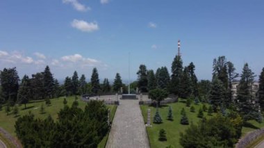 Avala Dağı, Drone view, Belgrad Sırbistan 'daki bilinmeyen kahramanın anıtı.