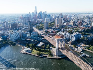 Brooklyn Köprüsü ve Aşağı Manhattan Sunrise, New York 'ta