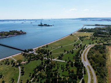 Jersey Özgürlük Parkı 'ndan Manhattan şehir manzarası