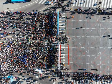 28 Nisan 2024, Belgrad, insanlar maraton koşmaya başladı. Sırbistan ve Avrupa.