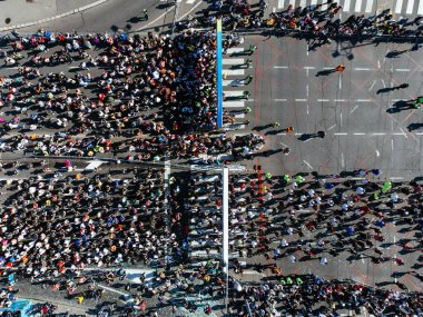 28 Nisan 2024, Belgrad, insanlar maraton koşmaya başladı. Sırbistan ve Avrupa.