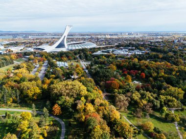 26 Ekim 2024 Olimpiyat Stadyumu ve botanik bahçesinin havadan görünüşü. Montreal, Quebec, Kanada