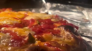 Pizza fırında pişiyor. Yüksek kalite 4k görüntü