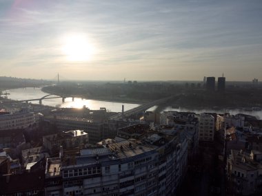 Akşam Belgrad şehir merkezinin hava görüntüsü. Sırbistan 'ın başkenti. Avrupa.