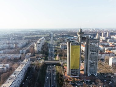 Sırbistan 'ın Yeni Belgrad bölgesindeki Belgrad Batı Kapısı Genex kulesinin insansız hava aracı görüntüsü. Avrupa.