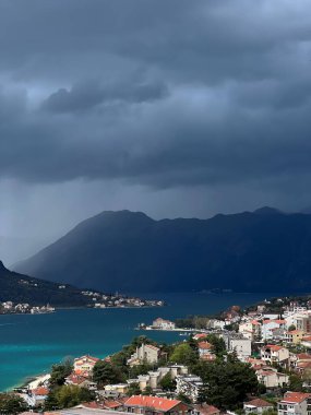 Karadağ, Avrupa 'daki dağ kalesinden Kotor körfezi manzarası. Yüksek kalite fotoğraf