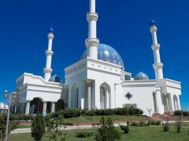 Ashgabat şehir merkezinde bir cami, Türkmenistan, Asya