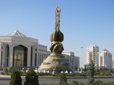 Beyaz mermer kaplı çeşme Independence Park, Ashgabat, Türkmenistan