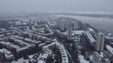 Kış kenti, Doğu Avrupa, Yeni Belgrad, Zemun ve Sırbistan 'ın yerleşim bölgelerine kar yağıyor.