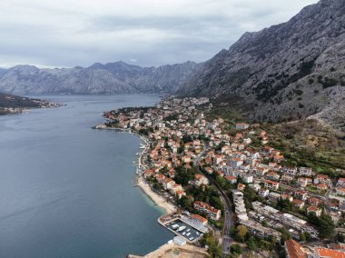 Eski Kotor kasabası ve Kotor körfezi, Karadağ, Avrupa 'nın hava manzarası