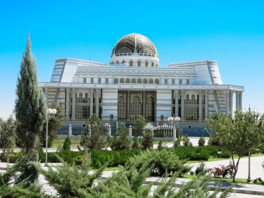 2 Eylül 2023. Ashgabat 'taki hükümet tarihi binası