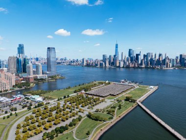 Eski New Jersey Feribot İskelesi. Arka planda Manhattan.