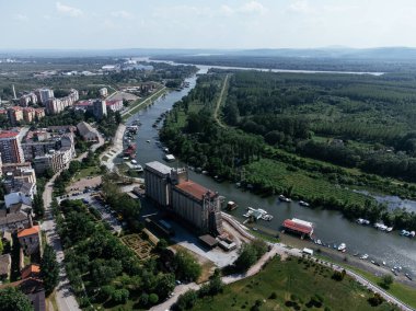 Sırbistan 'da küçük bir kasabanın havadan görünüşü. Panchevo. Batı Avrupa