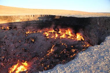 Darvaza Gaz Krateri, Karakum Çölü, Türkmenistan.