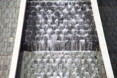 Beyaz mermer kaplı çeşme Independence Park, Ashgabat, Türkmenistan