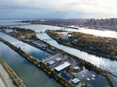 13 Nisan 2025. Montreal 'deki Formula 1 Circuit Gilles Villeneuve' un helikopter uçuş görüntüsü. Quebec, Kanada