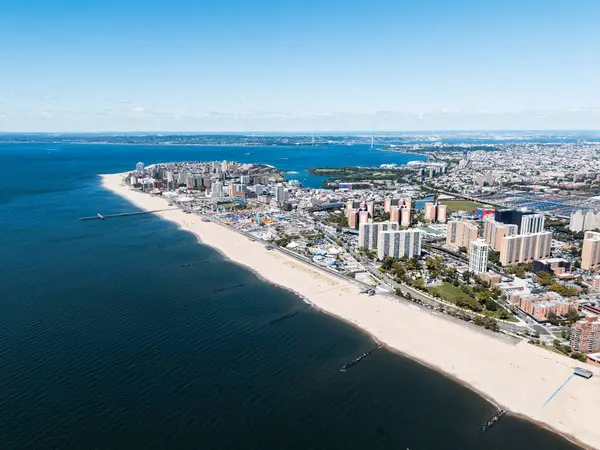 Coney Adası, Brighton Sahili ve Manhattan Sahili manzarası, New York, ABD.