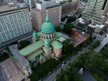 Montreal 'deki Dünya Katedrali Kraliçesi Mary' nin insansız hava aracı görüntüsü. (Katedral Marie-Reine-du-Monde).