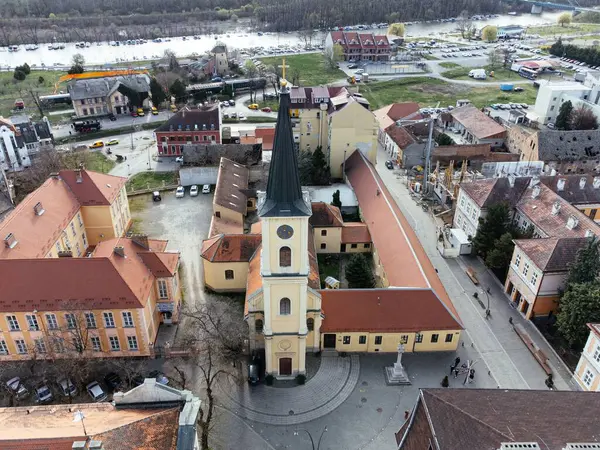 Sırbistan 'da küçük bir kasabanın havadan görünüşü. Panchevo