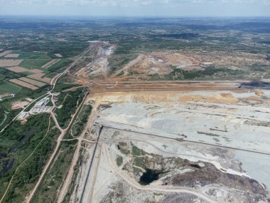 Kömür madenciliğinde Kolubara çukuru bu arada. Lazarevac, Sırbistan.