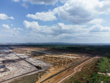 Kömür madenciliğinde Kolubara çukuru bu arada. Lazarevac, Sırbistan.
